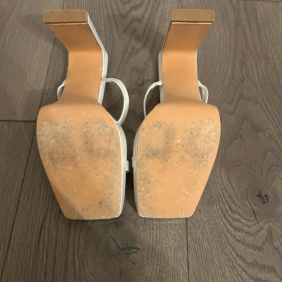 Lulus white double strapped heel. Size 10 - Picture 4 of 6